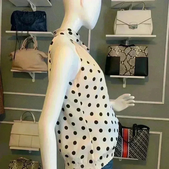 Black House/White Market - Picture 7 of 10